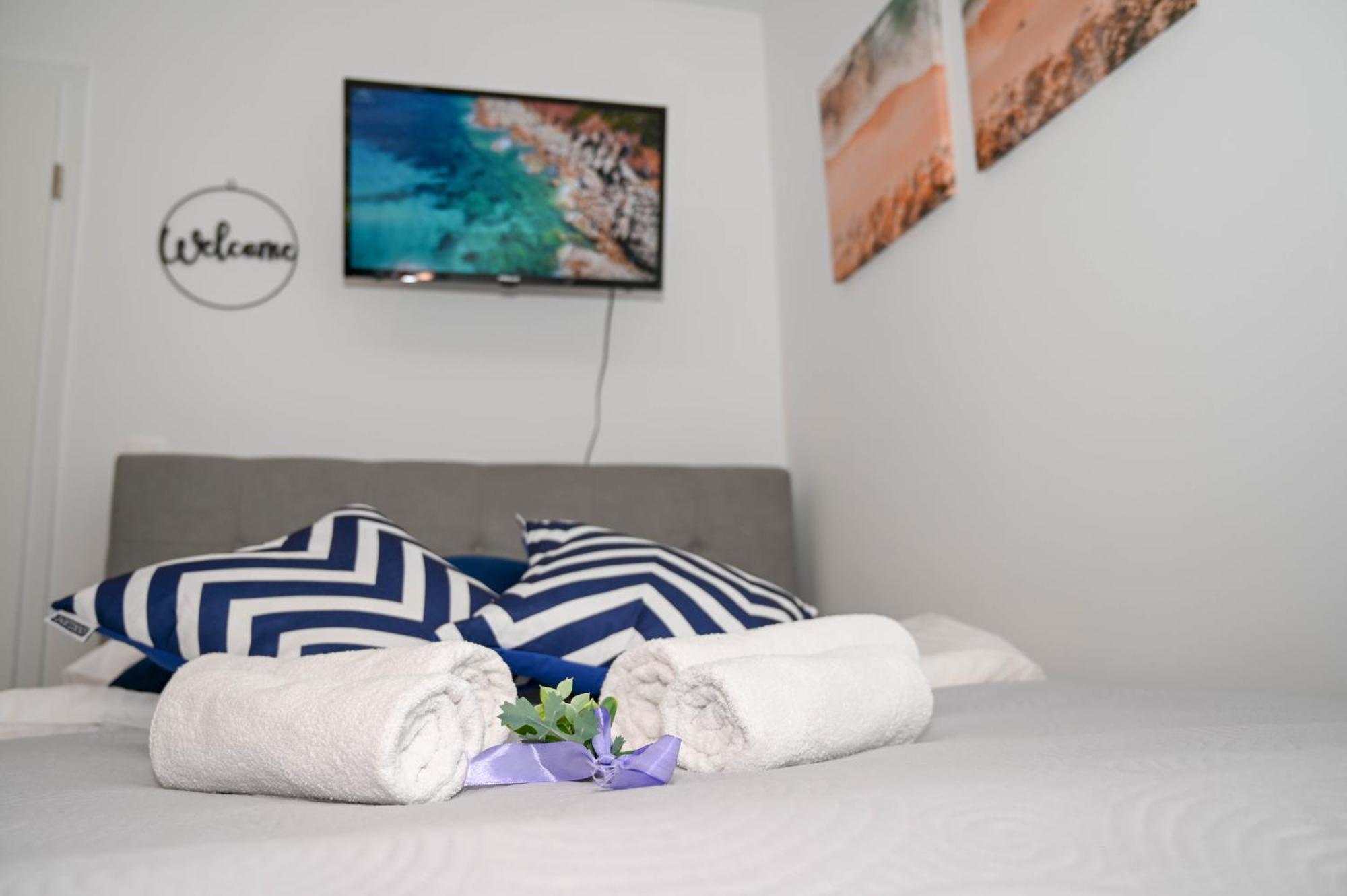 Blue Apartment With Free Parking Ljubljana Bagian luar foto